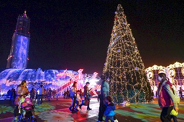 【12/23(金) 博多発 日帰り】クリスマスカラーのハウステンボスへ