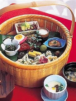 【3/5(日) 天神発 日帰り】日帰りおひなまつりは着物でお出かけ♡日田・豆田町散策と大はら茶屋ランチコース